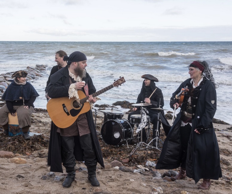 Cat O Nine spenden Licht